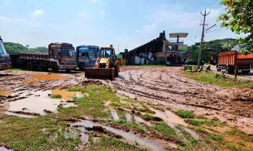 സ്റ്റേഡിയത്തിൽ വീണ്ടും അനധികൃത പാർക്കിങ്