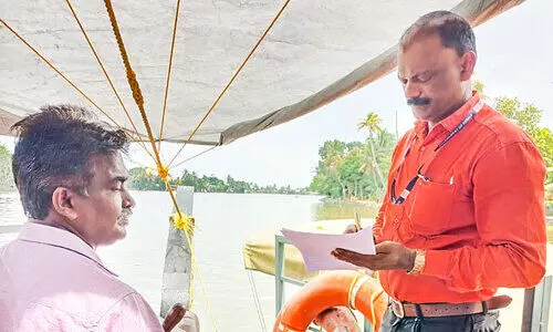 ഒരു ബോട്ട്​ പിടിച്ചെടുത്തു;14 എണ്ണത്തിന്​ ക്രമക്കേട്