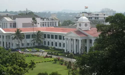 മുൻ ചീഫ് സെക്രട്ടറിയുടെ ശമ്പളം: വിവരാവകാശ നിയമത്തിന്റെ പരിധിയിൽ വരില്ലെന്ന് റിക്രൂട്ട്മെന്റ് ബോർഡ്