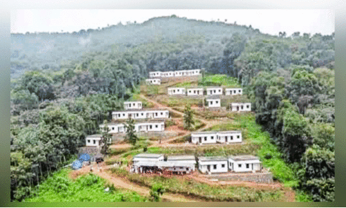 സി.പി.എം തേൻപുഴയിൽ നിർമിച്ചു നൽകുന്ന വീടുകൾ സി.പി.എം തേൻപുഴയിൽ നിർമിച്ചു നൽകുന്ന വീടുകൾ