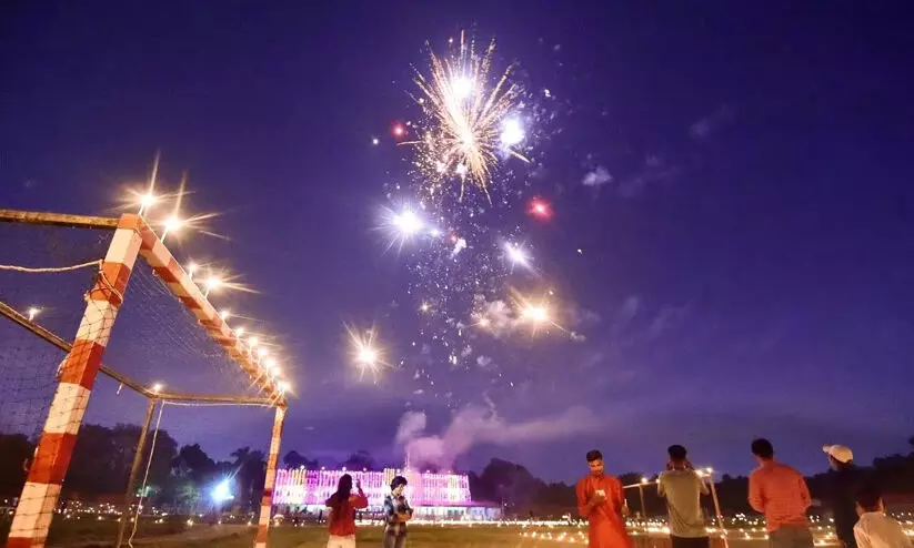 ശ്വാസം മുട്ടാതെ ദീപാവലി ആഘോഷിച്ച് ഡൽഹിക്കാർ