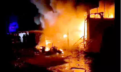 തമലത്ത് പടക്കക്കടയ്ക്ക് തീപിടിച്ചു; ഒരാൾക്ക് പൊള്ളലേറ്റു