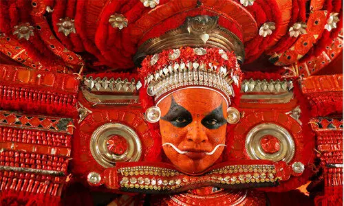 അണിയറയിലെ കനൽ ചുവപ്പ്