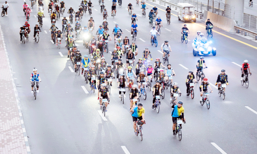 മണിക്കൂറുകൾ ശൈഖ് സായിദ് റോഡ് സൈക്ലിങ് ട്രാക്കായി മണിക്കൂറുകൾ ശൈഖ് സായിദ് റോഡ് സൈക്ലിങ് ട്രാക്കായി