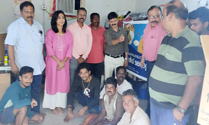 വേ​ള്‍ഡ് മ​ല​യാ​ളി കൗ​ണ്‍സി​ല്‍ തൊ​ഴി​ലാ​ളി​ക​ള്‍ക്കൊ​പ്പം ദീ​പാ​വ​ലി ആ​ഘോ​ഷി​ച്ചു