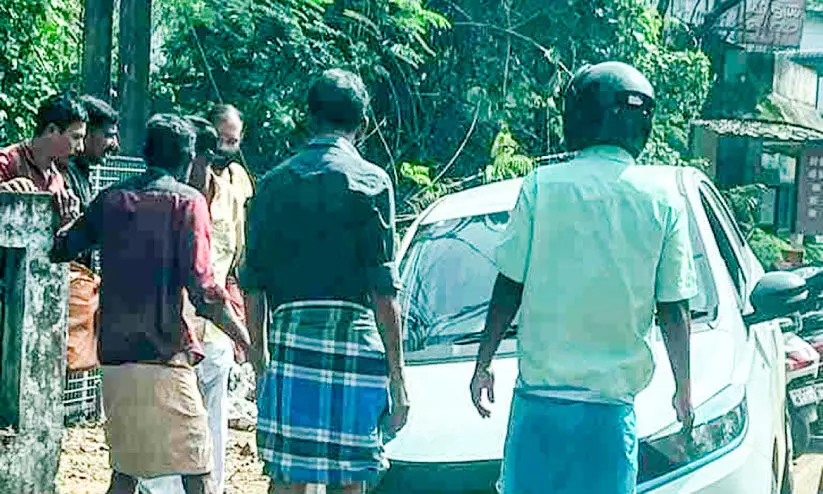 പമ്പാ പാതയോരത്തെ കുഴി അപകടക്കെണി