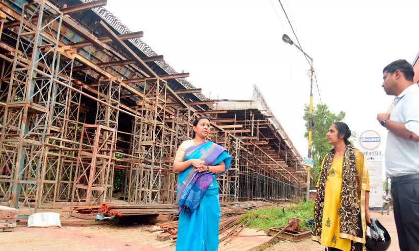 പ​ത്ത​നം​തി​ട്ട ജി​ല്ല ആ​സ്ഥാ​ന​ത്തെ മേ​ൽ​പാ​ലം സ​ർ​വി​സ്​ റോ​ഡ്​ ഭൂ​മി ഏ​റ്റെ​ടു​ക്ക​ൽ വി​ജ്ഞാ​പ​നം ഉ​ട​ൻ