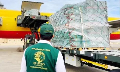 ഗ​സ്സ​യി​ലേ​ക്ക് സൗ​ദി​യു​ടെ സ​ഹാ​യം ഒ​ഴു​കു​ന്നു; നാ​ലാ​മ​ത്​   ദു​രി​താ​ശ്വാ​സ വി​മാ​ന​വും ഈ​ജി​പ്തി​ലെ​ത്തി