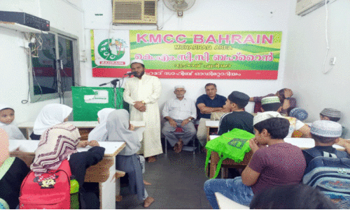 മു​ഹ​റ​ഖ് കെ.​എം.​സി.​സി ഉം​റ സം​ഘ​ത്തി​ന് യാ​ത്ര​യ​യ​പ്പ് ന​ൽ​കി