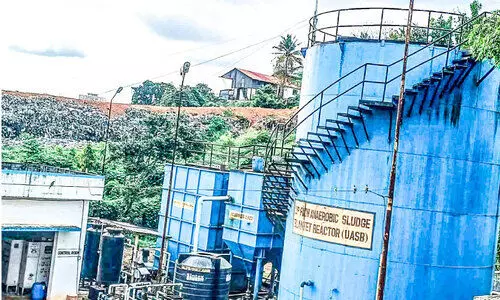 ശുചിമുറി മാലിന്യ പ്ലാന്‍റ്​​ നോക്കുകുത്തി;ബ്രഹ്മപുരത്ത് മാലിന്യം കടമ്പ്രയാറിലേക്ക് ഒഴുക്കുന്നു