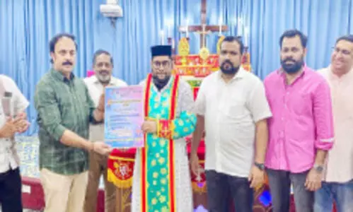 ബാ​ഡ്മി​ന്റ​ൺ ടൂ​ർ​ണ​മെ​ന്റ് ഫ്ല​യ​ർ പ്ര​കാ​ശ​നം