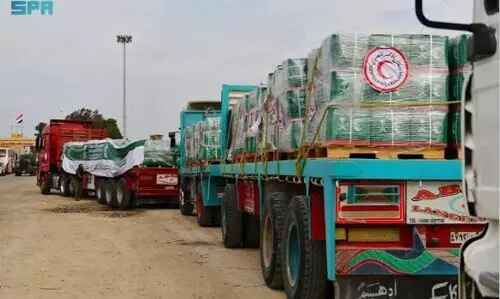 സൗദി അറേബ്യയുടെ ആദ്യ ദുരിതാശ്വാസ വാഹനവ്യൂഹം റഫ അതിർത്തി കടന്നു