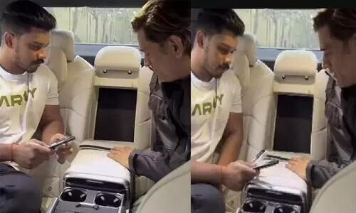 Mahendra Singh Dhoni surprises fan by autographing