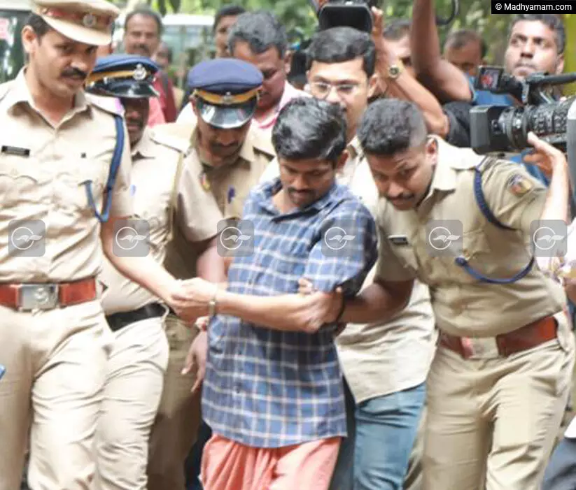 ഇഞ്ചിഞ്ചായി കൊല്ലണം... ഇഞ്ചിഞ്ചായി കൊല്ലണം...