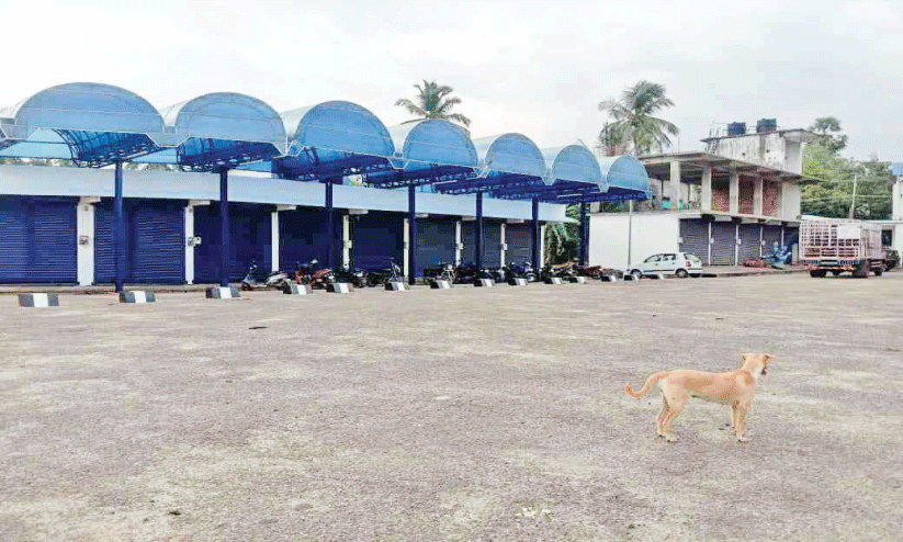 മു​ണ്ടൂ​ർ പ​ഞ്ചാ​യ​ത്ത് ബ​സ് സ്റ്റാ​ൻ​ഡ്