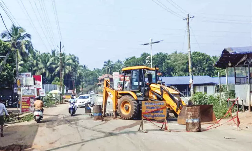 ഓ​ണ​പ്പു​ട​യി​ൽ ഓ​വു​പാ​ലം പു​ന​രു​ദ്ധാ​ര​ണ​ത്തി​ന് തു​ട​ക്കം