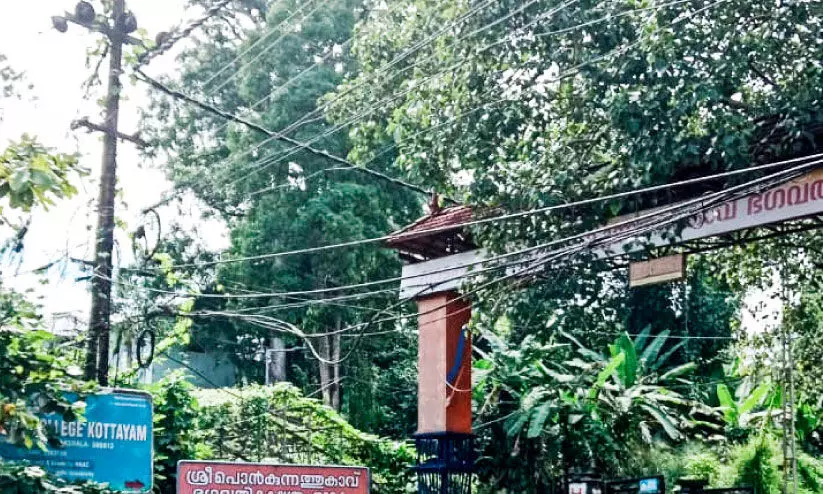 തലക്കു മീതെ കുരുക്ക്​...