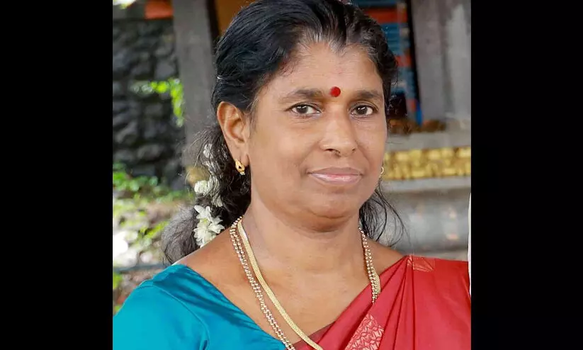 മകനോടൊപ്പം ബൈക്കിൽ പോകവെ വീണ് പരിക്കേറ്റ മാതാവ് മരിച്ചു മകനോടൊപ്പം ബൈക്കിൽ പോകവെ വീണ് പരിക്കേറ്റ മാതാവ് മരിച്ചു