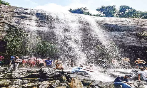 തെ​ന്മ​ല​യി​ൽ അ​പ​ക​ട​ങ്ങ​ളേ​റു​ന്നു; സു​ര​ക്ഷ ക​ട​ലാ​സി​ൽ