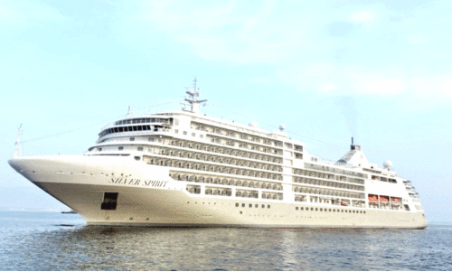 ​ക്രൂ​സ്​ വ​ര​വു​ക​ൾ സ​ജീ​വ​മാ​യി; സ​ലാ​ല​യി​ൽ സ​ഞ്ചാ​രി​ക​ളു​ടെ തി​ര​യി​ള​ക്കം