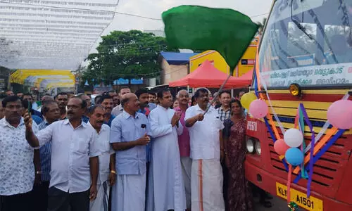 കളിയിക്കാവിള-കരുനാഗപ്പള്ളി തീരദേശ ബസ് സർവീസ് മന്ത്രി ആന്റണി രാജു ഫ്ലാഗ് ഓഫ് ചെയ്തു