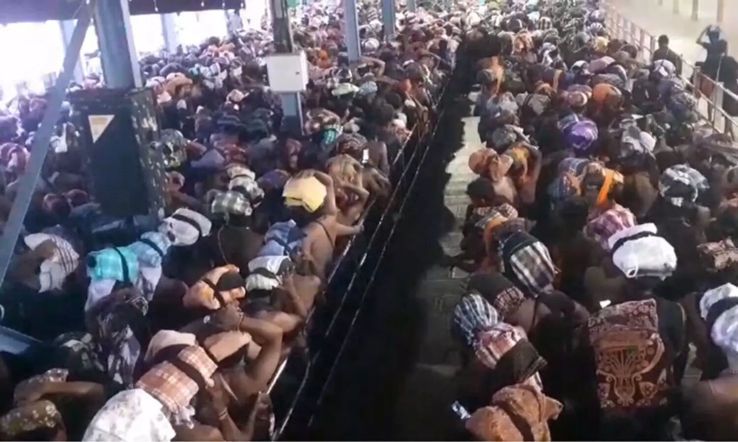 മണ്ഡലകാല മഹോത്സവത്തിനായി ശബരിമല നട തുറന്നു