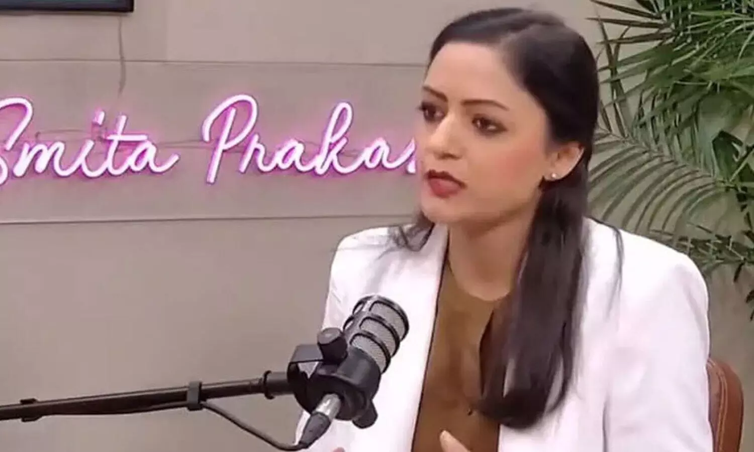 മോദിയെയും അമിത്ഷായെയും വീണ്ടും പുകഴ്ത്തി ഷഹ്‍ല റാഷിദ്