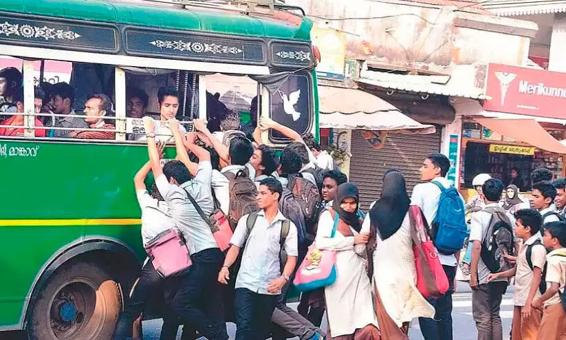 വിദ്യാർഥിയാത്ര: സ്വകാര്യബസുകളു​ടെ പരിധിവിട്ട ഓട്ടത്തിന്​ വഴിയൊരുങ്ങുന്നു