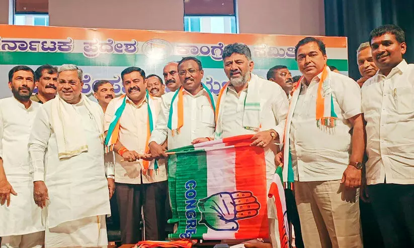 ജെ.ഡി.എസിന് വീണ്ടും തിരിച്ചടി;രണ്ട് മുൻ എം.എൽ.എമാർ കോൺഗ്രസിൽ ജെ.ഡി.എസിന് വീണ്ടും തിരിച്ചടി;രണ്ട് മുൻ എം.എൽ.എമാർ കോൺഗ്രസിൽ