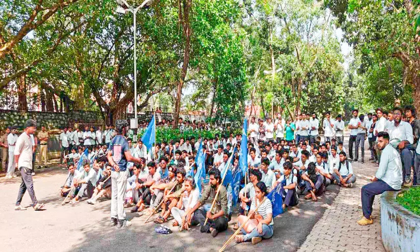 കുസാറ്റ് സംഘർഷം: അക്രമികൾക്കെതിരെ നടപടി എടുക്കാത്തതിനെതിരെ കെ.എസ്.യു പ്രതിഷേധം