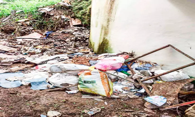 പന്തളത്ത്​ തീർഥാടകർക്ക്​ അടിസ്ഥാന സൗകര്യങ്ങൾ ഒരുക്കുന്നതിൽ വീഴ്ചയെന്ന്​ ആരോപണം