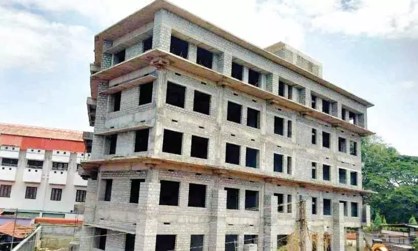 നിർമാണം നിലച്ച ചാലക്കുടി കോടതി സമുച്ചയം നിർമാണം നിലച്ച ചാലക്കുടി കോടതി സമുച്ചയം