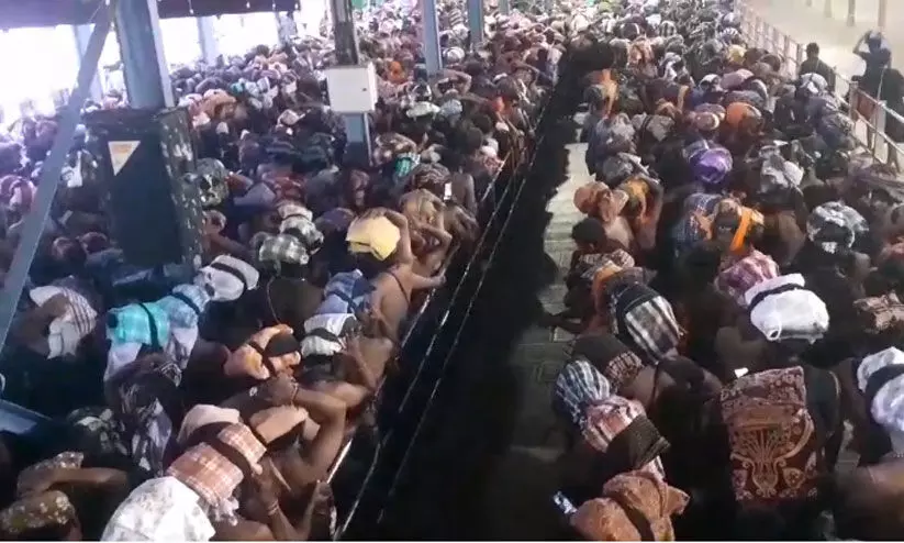 മണ്ഡലകാല മഹോത്സവത്തിനായി ശബരിമല നട തുറന്നു