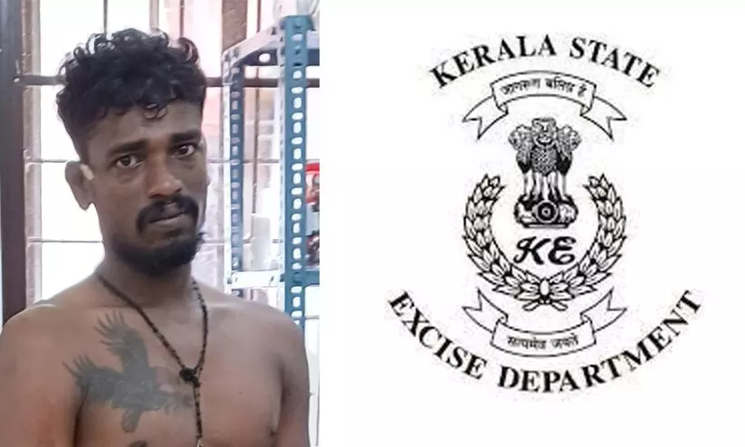 The young man hacked the excise officials who came on the information that ganja was kept in the house