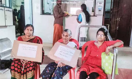 ലൈഫ് പട്ടികയിൽ ഒന്നാമത്; എൻ.ഒ.സിക്കായി 89കാരിയുടെ കുത്തിയിരിപ്പ് സമരം