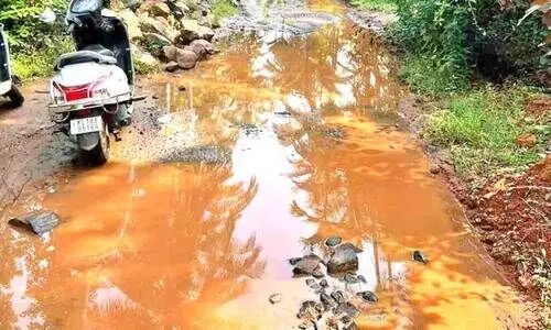 ത​ക​രാ​റി​ലാ​യ നാ​റാ​ണ​ത്ത് മു​ക്ക്-​ത​റോ​പ്പൊ​യി​ൽ റോ​ഡ്
