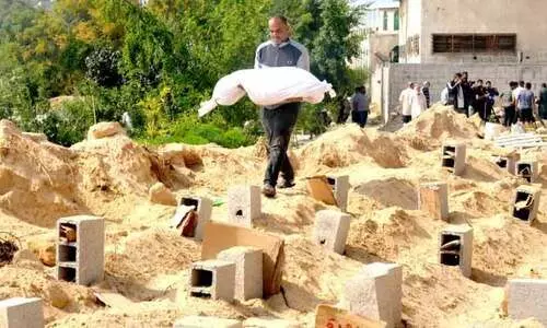 ഒന്നി​ച്ചൊരു കൂട്ടക്കുഴിമാടം