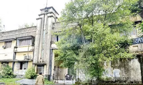 റയോണ്‍സിലെ ആസിഡ് പ്ലാന്റ് പൊളിക്കുന്നതിനെതിരെ നാട്ടുകാര്‍