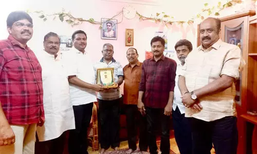 ജോ​സ് വ​ർ​ഗീ​സി​ന്‌ യാ​ത്ര​യ​യ​പ്പ് ന​ൽ​കി