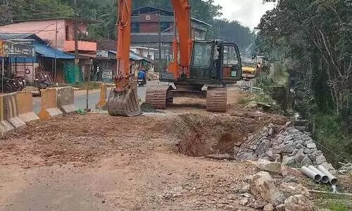 പു​ന​ലൂ​ര്‍ - പ​ത്ത​നാ​പു​രം പാ​ത