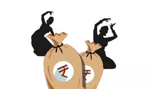 ക​ലോ​ത്സ​വ ന​ട​ത്തി​പ്പി​ന്​   ഉ​ത്ത​ര​വ്​ ലം​ഘി​ച്ച്​ പ​ണ​പ്പി​രി​വ്​