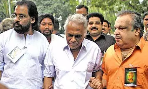 ഹ​ർ​ഷ​ബാ​ഷ്പം തൂ​കി   ഹ​ർ​ഷ​പ​ഞ്ച​മി വ​ന്നു