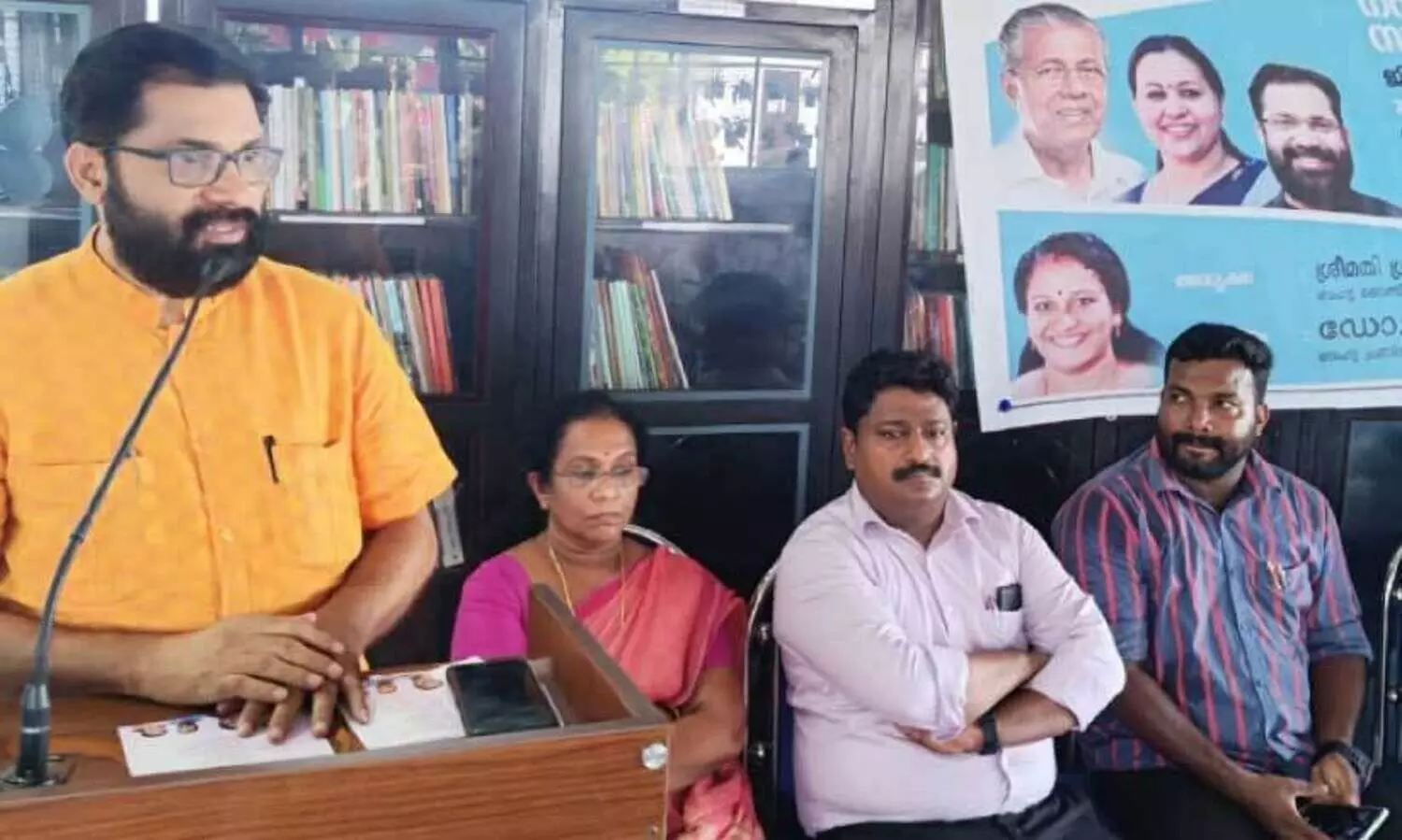 ദേ​ശീ​യ ന​വ​ജാ​ത ശി​ശു​സം​ര​ക്ഷ​ണ വാ​ര​ത്തി​ന്റെ ജി​ല്ല​ത​ല  ഉ​ദ്ഘാ​ട​നം വി​ക്ടോ​റി​യ ആ​ശു​പ​ത്രി​യി​ല്‍ ജി​ല്ല പ​ഞ്ചാ​യ​ത്ത്  പ്ര​സി​ഡ​ന്റ് പി.​കെ. ഗോ​പ​ന്‍ നി​ര്‍വ​ഹി​ക്കു​ന്നു