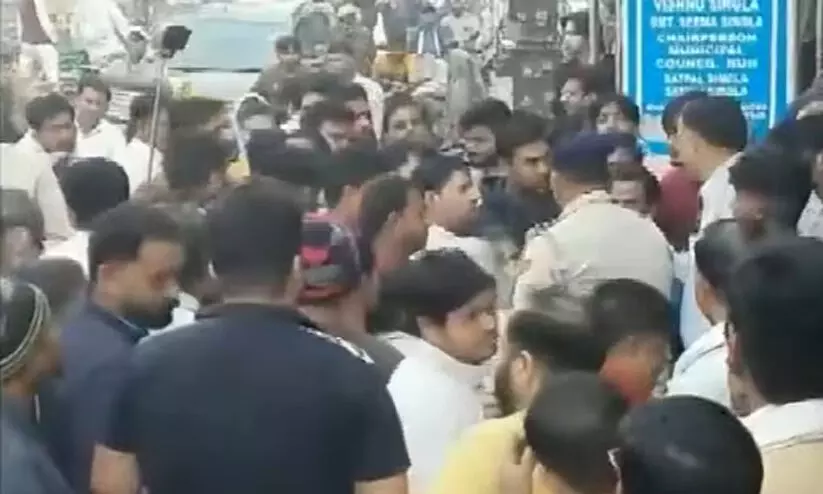 മതഘോഷയാത്രക്ക് നേരെ കല്ലേറ്; നൂഹിൽ കടകളടച്ച് പ്രതിഷേധിച്ച് വ്യാപാരികൾ, അതിജാഗ്രത