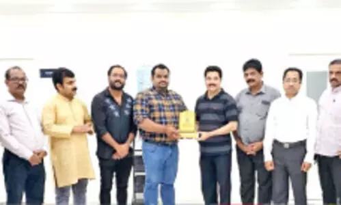 ഒ.​ഐ.​സി.​സി ഡെ​ന്നി​സ് മ​ണി​മ​ല​ക്ക് യാ​ത്ര​യ​യ​പ്പ് ന​ൽ​കി