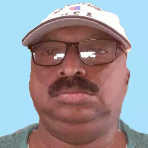 ബൈ​ക്ക് യാ​ത്രി​ക​ൻ ലോ​റി​ക്ക​ടി​യി​ൽ പെ​ട്ട് മ​രി​ച്ചു