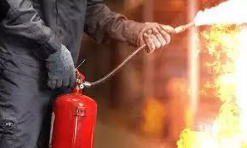 ഷാ​ർ​ജ​യി​ൽ തീ​പി​ടി​ത്തം; വെ​യ​ർ​ഹൗ​സ് ക​ത്തി​ന​ശി​ച്ചു