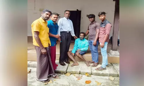 ഒമ്പതു വർഷത്തിനു ശേഷം കൺമുന്നിൽ പിതാവ്; കണ്ണുകൾ ഈറനണിഞ്ഞ് സംഗമം