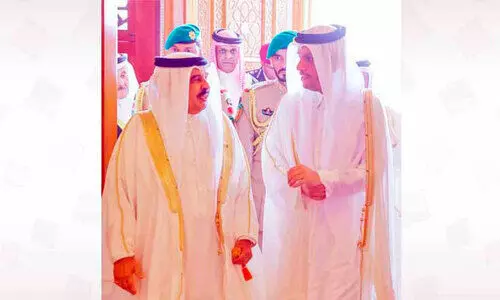 ഖ​ത്ത​ർ പ്ര​ധാ​ന​മ​ന്ത്രി​യെ ഹ​മ​ദ് രാ​ജാ​വ് സ്വീ​ക​രി​ച്ചു