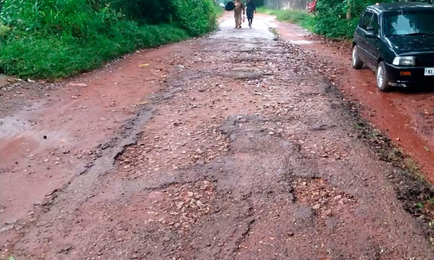 ദുരിതമായി തെ​റ്റി​ക്കു​ഴി-ക​ക്കാ​ക്കു​ന്ന് റോ​ഡ്